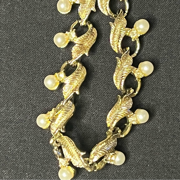 Gold Leaf Bracelet with Pearls and Organic Design - Picture 11 of 13